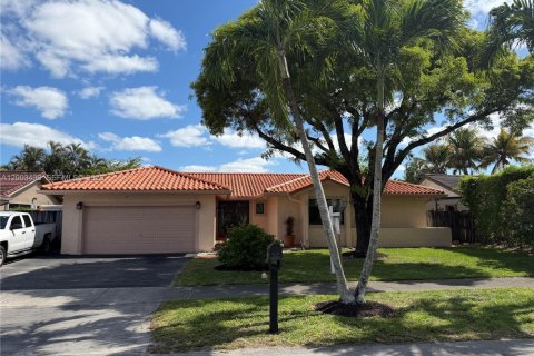 Villa ou maison à vendre à Hialeah, Floride: 4 chambres, 189.89 m2 № 2069377 - photo 7