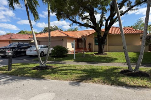 Villa ou maison à vendre à Hialeah, Floride: 4 chambres, 189.89 m2 № 2069377 - photo 9