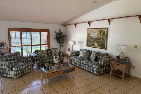 Villa ou maison à vendre à Hialeah, Floride: 4 chambres, 189.89 m2 № 2069377 - photo 15