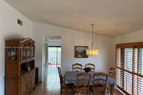 Villa ou maison à vendre à Hialeah, Floride: 4 chambres, 189.89 m2 № 2069377 - photo 21