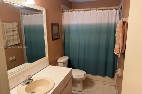 Villa ou maison à vendre à Hialeah, Floride: 4 chambres, 189.89 m2 № 2069377 - photo 25