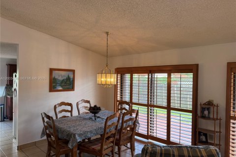 Villa ou maison à vendre à Hialeah, Floride: 4 chambres, 189.89 m2 № 2069377 - photo 14