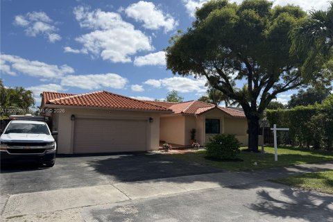Villa ou maison à vendre à Hialeah, Floride: 4 chambres, 189.89 m2 № 2069377 - photo 1