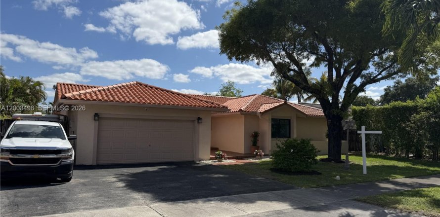 Villa ou maison à Hialeah, Floride 4 chambres, 189.89 m2 № 2069377