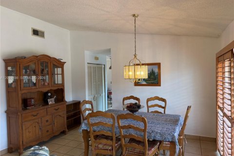 Villa ou maison à vendre à Hialeah, Floride: 4 chambres, 189.89 m2 № 2069377 - photo 13