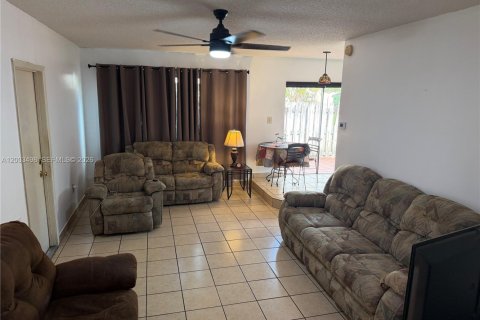 Villa ou maison à vendre à Hialeah, Floride: 4 chambres, 189.89 m2 № 2069377 - photo 18