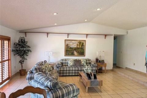 Villa ou maison à vendre à Hialeah, Floride: 4 chambres, 189.89 m2 № 2069377 - photo 17