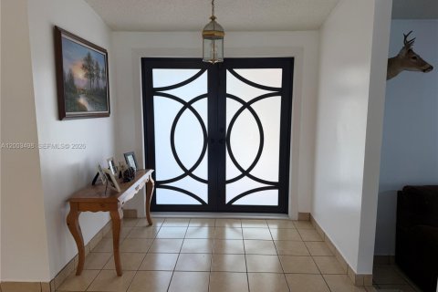 Villa ou maison à vendre à Hialeah, Floride: 4 chambres, 189.89 m2 № 2069377 - photo 24