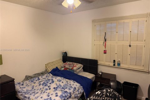 Villa ou maison à vendre à Hialeah, Floride: 4 chambres, 189.89 m2 № 2069377 - photo 28