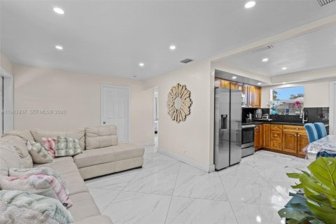 Купить виллу или дом в Холливуд, Флорида 4 спальни, 119.1м2, № 2027421 - фото 18