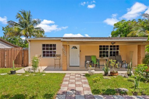 Дом в Холливуд, Флорида 4 спальни, 119.1м2 № 2027421