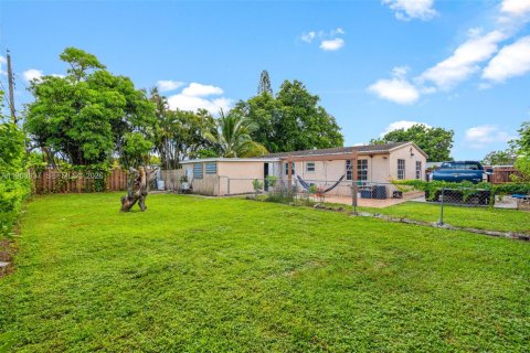 Купить виллу или дом в Холливуд, Флорида 4 спальни, 119.1м2, № 2027421 - фото 11