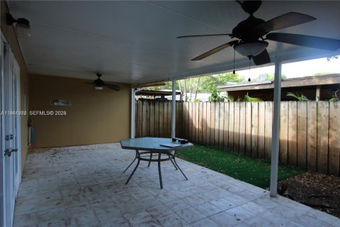 Снять в аренду таунхаус в Майами-Лейкс, Флорида 3 спальни, 135.64м2, № 1989643 - фото 13