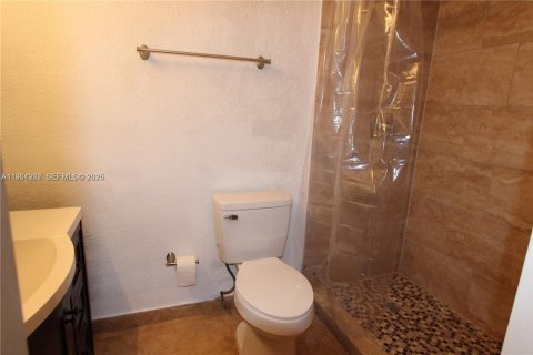 Снять в аренду таунхаус в Майами-Лейкс, Флорида 3 спальни, 135.64м2, № 1989643 - фото 9