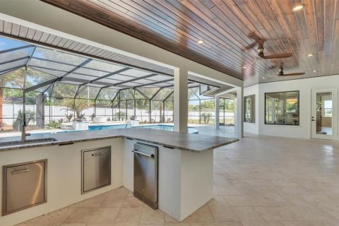 House in Lakeland, Florida 5 bedrooms, 330.45 sq.m. № 1609574 - photo 16