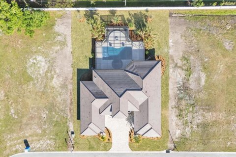 House in Lakeland, Florida 5 bedrooms, 330.45 sq.m. № 1609574 - photo 4