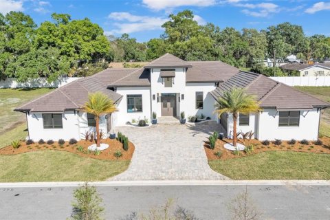 House in Lakeland, Florida 5 bedrooms, 330.45 sq.m. № 1609574 - photo 5