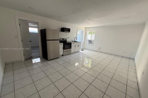 Villa ou maison à louer à Miramar, Floride: 1 chambre № 1965352 - photo 4