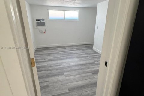 Villa ou maison à louer à Miramar, Floride: 1 chambre № 1965352 - photo 2