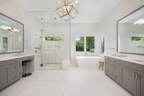 House in Pinecrest, Florida 6 bedrooms, 553.79 sq.m. № 1891247 - photo 20