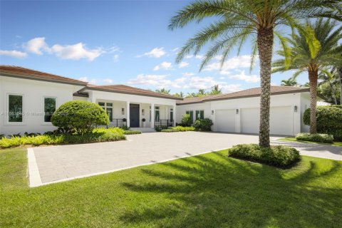 House in Pinecrest, Florida 6 bedrooms, 553.79 sq.m. № 1891247 - photo 1