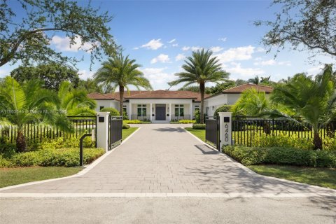 House in Pinecrest, Florida 6 bedrooms, 553.79 sq.m. № 1891247 - photo 2