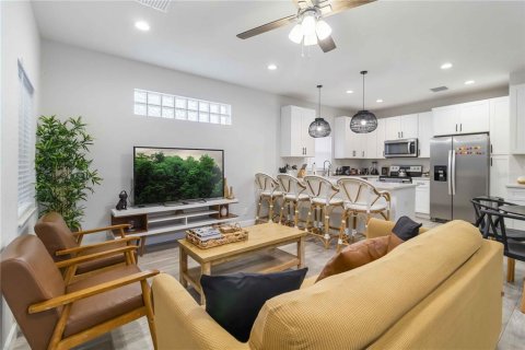 House in Lake Worth, Florida 3 bedrooms, 129.04 sq.m. № 1679242 - photo 3