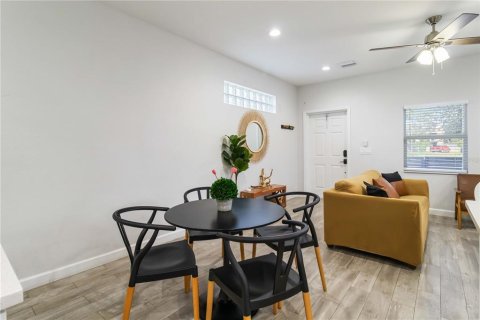 House in Lake Worth, Florida 3 bedrooms, 129.04 sq.m. № 1679242 - photo 6