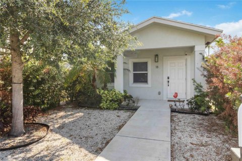 House in Lake Worth, Florida 3 bedrooms, 129.04 sq.m. № 1679242 - photo 2
