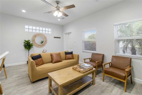 House in Lake Worth, Florida 3 bedrooms, 129.04 sq.m. № 1679242 - photo 4