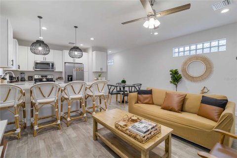 House in Lake Worth, Florida 3 bedrooms, 129.04 sq.m. № 1679242 - photo 5