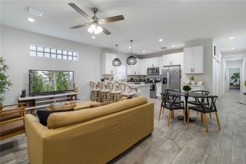 House in Lake Worth, Florida 3 bedrooms, 129.04 sq.m. № 1679242 - photo 1
