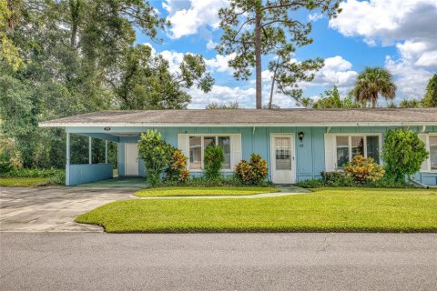 Duplex in New Smyrna Beach, Florida 3 bedrooms, 143.26 sq.m. № 1905520 - photo 1