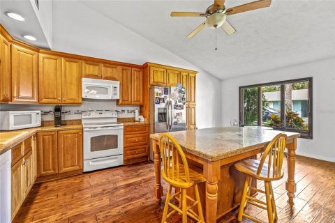 Duplex in New Smyrna Beach, Florida 3 bedrooms, 143.26 sq.m. № 1905520 - photo 11