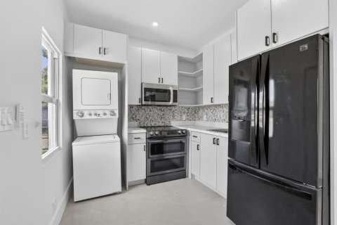 Propiedad comercial en venta en Pompano Beach, Florida, 83.8 m2 № 2261983 - foto 5