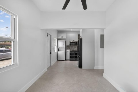 Propiedad comercial en venta en Pompano Beach, Florida, 83.8 m2 № 2261983 - foto 7
