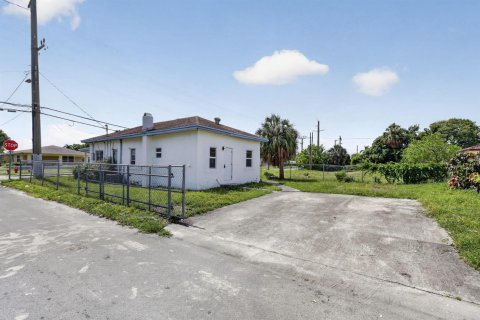 Propiedad comercial en venta en Pompano Beach, Florida, 83.8 m2 № 2261983 - foto 1