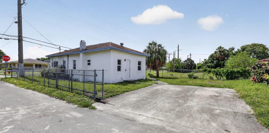 Propiedad comercial en Pompano Beach, Florida 83.8 m2 № 2261983