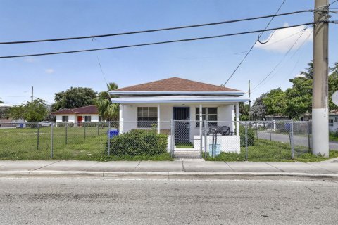 Propiedad comercial en venta en Pompano Beach, Florida, 83.8 m2 № 2261983 - foto 28