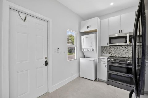 Propiedad comercial en venta en Pompano Beach, Florida, 83.8 m2 № 2261983 - foto 2
