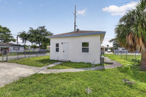 Propiedad comercial en venta en Pompano Beach, Florida, 83.8 m2 № 2261983 - foto 25