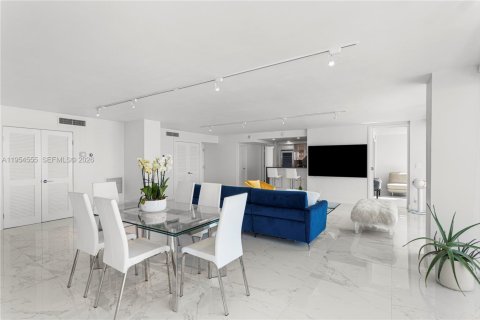 Condominio en venta en Miami Beach, Florida, 3 dormitorios, 208.47 m2 № 2024564 - foto 14