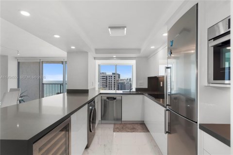 Condominio en venta en Miami Beach, Florida, 3 dormitorios, 208.47 m2 № 2024564 - foto 11