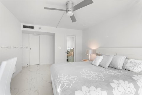 Condominio en venta en Miami Beach, Florida, 3 dormitorios, 208.47 m2 № 2024564 - foto 18