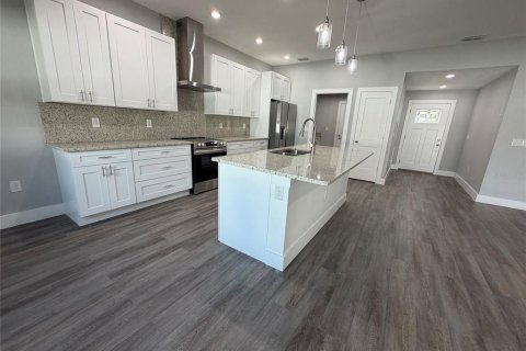 Villa ou maison à louer à Dade City, Floride: 4 chambres, 178.74 m2 № 2386627 - photo 2
