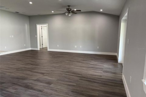 Villa ou maison à louer à Dade City, Floride: 4 chambres, 178.74 m2 № 2386627 - photo 5