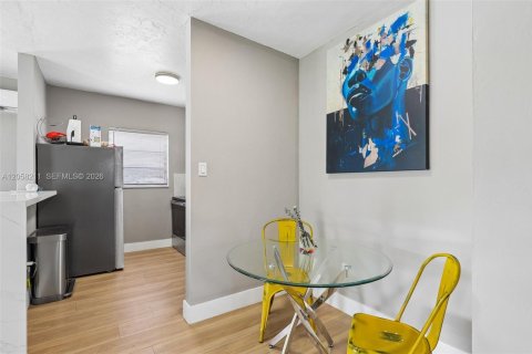 Commercial property in Miami, Florida 104.05 sq.m. № 2186000 - photo 23