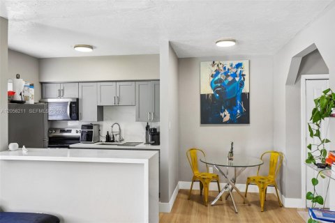 Commercial property in Miami, Florida 104.05 sq.m. № 2186000 - photo 21