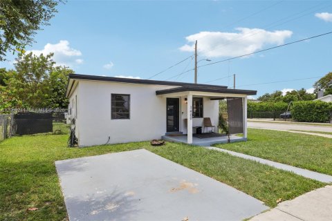 Commercial property in Miami, Florida 104.05 sq.m. № 2186000