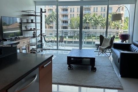 Studio à Condo à Aventura, Floride  № 2186853